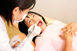 歯が生え始めたお子さんの診察・治療を行います。